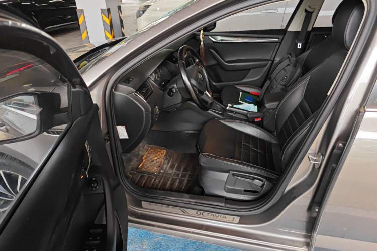 Used Skoda Octavia 2017 1.6L Automatic Chuanxing Edition Driver Seat