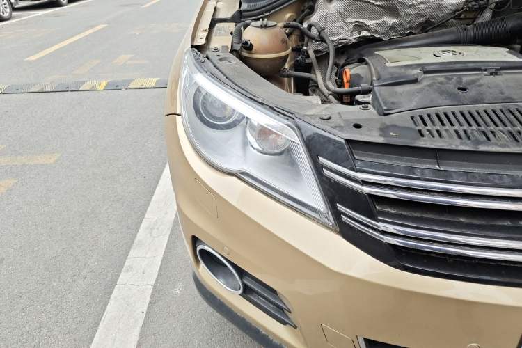 Used Volkswagen Tiguan 2012 2.0 TSI Automatic All-Wheel Drive Flagship Edition Right Front Headlight