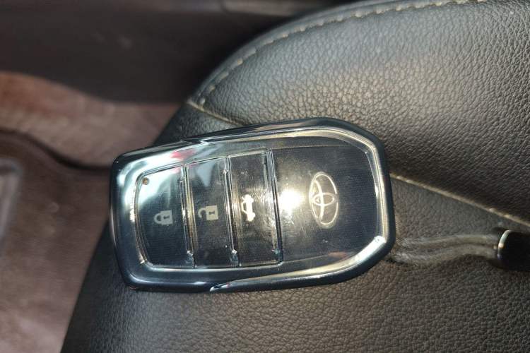 Used Toyota YARiS L Zhi Xuan 2016 Revised 1.5E CVT Charming Edition