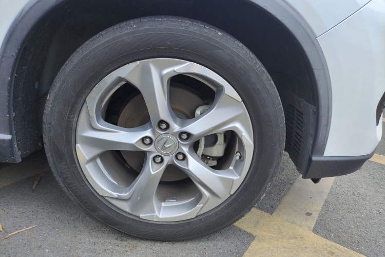 Used Acura CDX 2016 1.5T Four-Wheel Drive Luxury Edition Right Front Wheel Hub