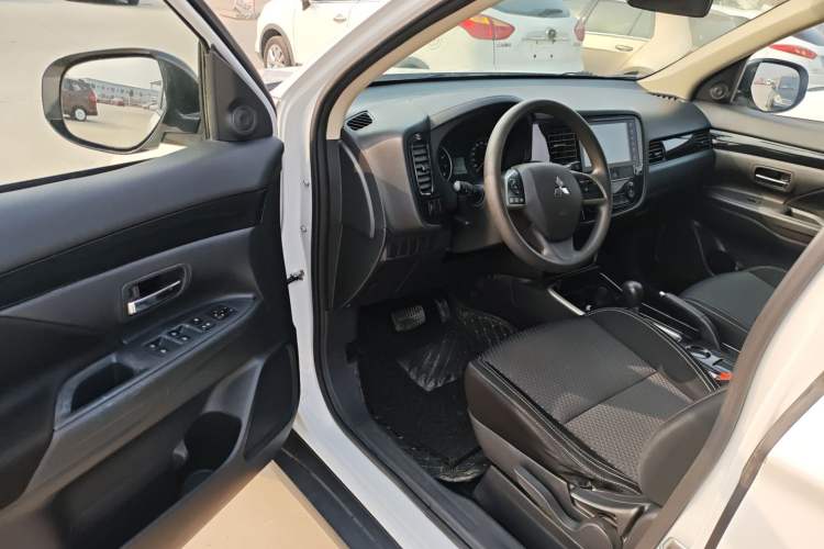 Used Mitsubishi Outlander 2020 2.0L Two-Wheel Drive Comfort Edition 5 Seats