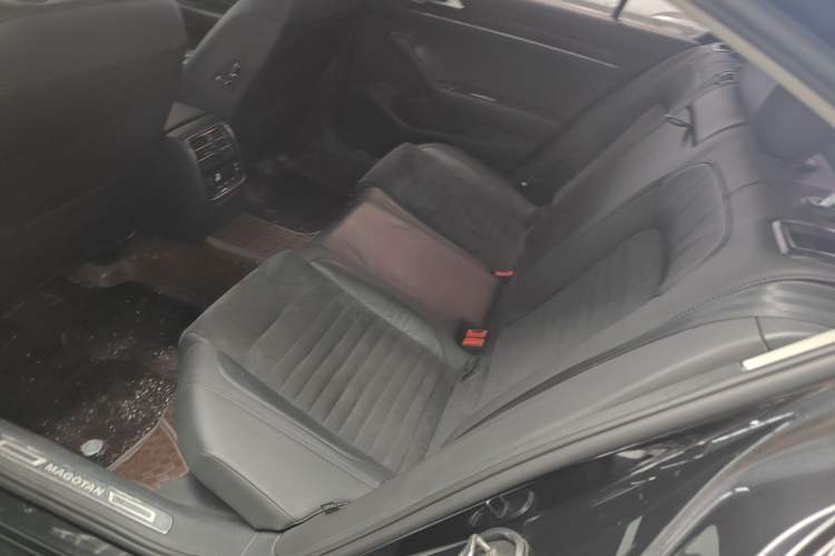 Used Volkswagen Magotan 2017 330TSI DSG Luxury Model Left Rear Seat