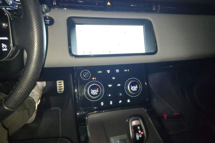 Used Land Rover Range Evoque 2020 249 PS R-DYNAMIC S Sport Edition Audio And AC Panel