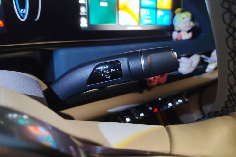 Used ORA Good Cat 2023 401 km Standard Range Premium Version Lithium Iron Phosphate Gear Lever