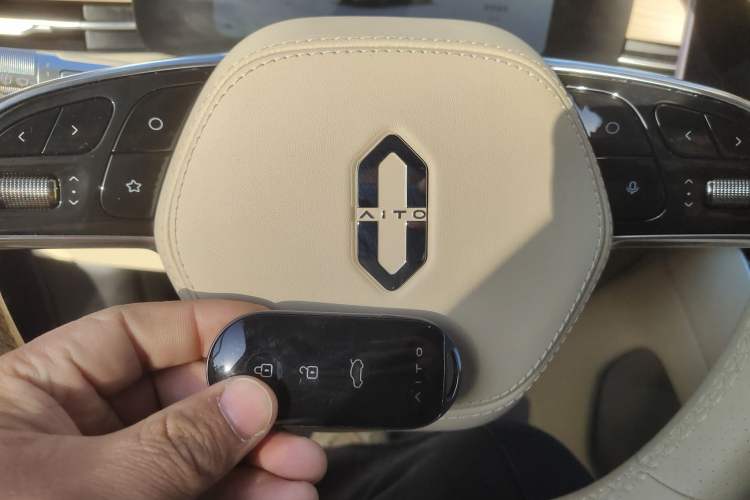 Used Hima AITO M5 2025 Extended-Range Ultra All-Wheel-Drive Version
