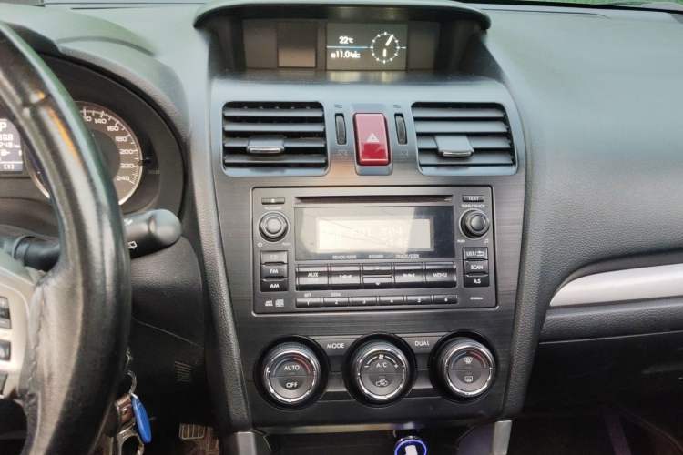 Used Subaru Forester 2013 2.5i Automatic Luxury Edition Audio And AC Panel