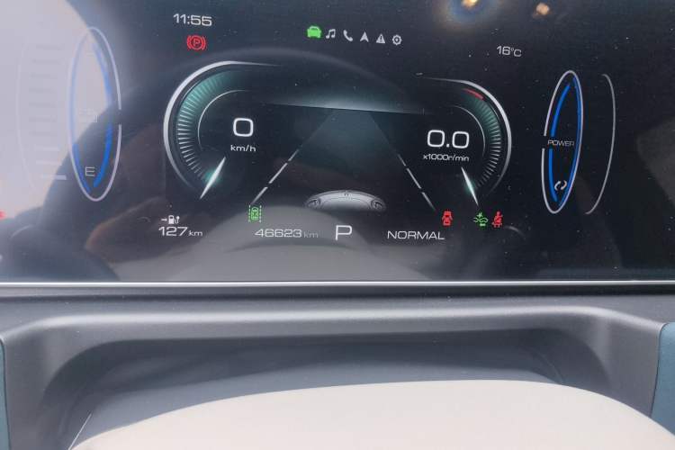 Used ORA Good Cat 2023 401 km Standard Range Luxury Version Lithium Iron Phosphate