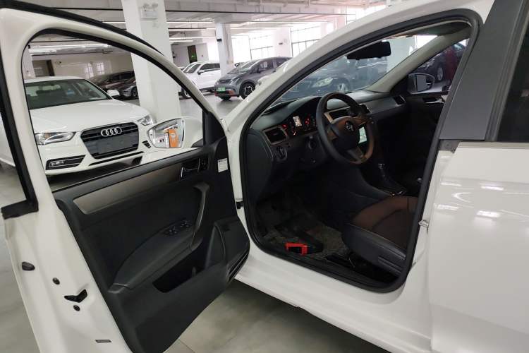 Used Skoda Rapid Spaceback 2016 Revised 1.6L Automatic Chuanxing Version