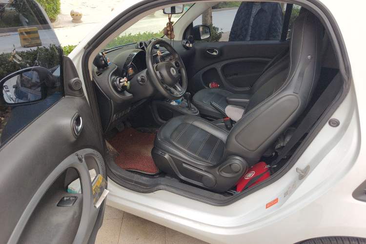 Used smart fortwo 2016 0.9T 66kW Hardtop Pioneer Edition