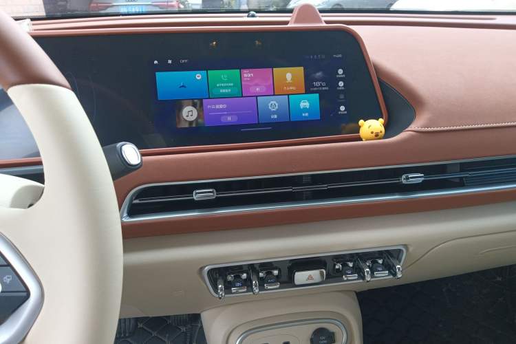 Used ORA Good Cat 2023 401 km Standard Range Luxury Version Lithium Iron Phosphate Audio And AC Panel