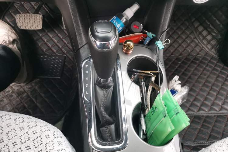 Used Chevrolet Cruze 2017 1.5L Automatic Pioneer Sunroof Edition Gear Lever