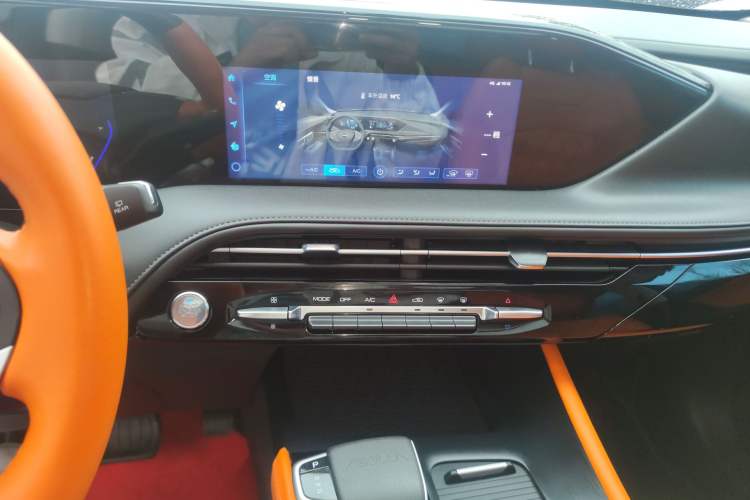 Used Dongfeng Aeolus Huge 2024 Mach Power 1.5T Luxury Model Audio And AC Panel