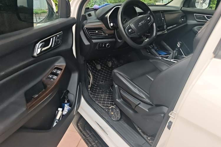 Used JMC Yuhu 9 2019 2.0T Manual Gasoline 4x4 Comfort Edition
