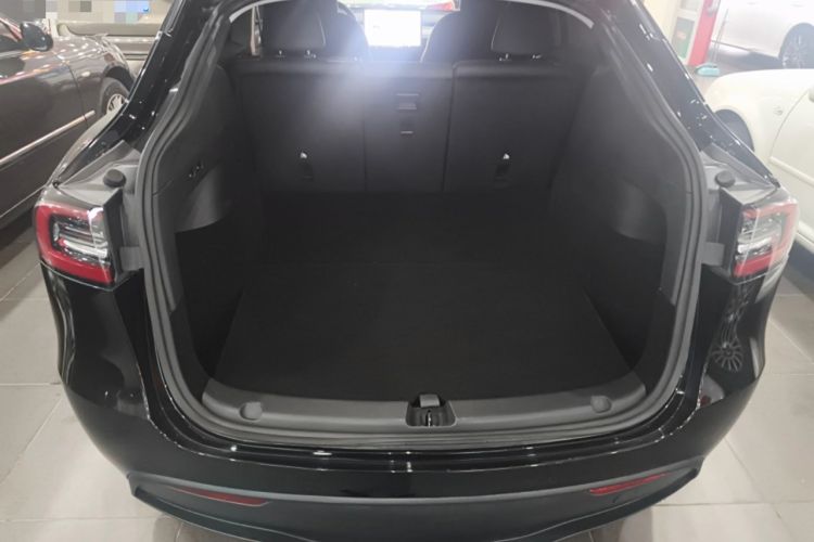 Used Tesla Model Y 2023 Rear-Wheel-Drive Version Trunk