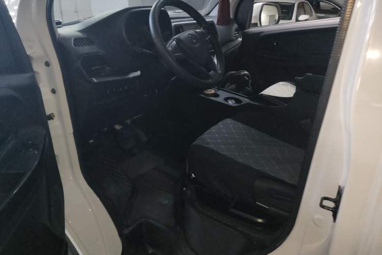 Used CHANGAN KAICHENG Ruixing EM80 2025 Passenger Version Comfort Edition 6-Seater 300 km Dual-Swing Doors Driver Seat