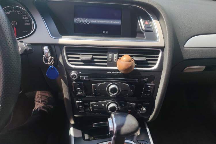 Used Audi A4L 2016 30 TFSI Automatic Comfort Model Audio And AC Panel