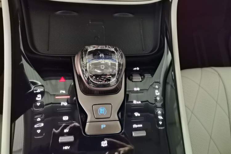 Used Denza D9 2022 DM-i 970 Four-Wheel Drive Flagship Model Gear Lever