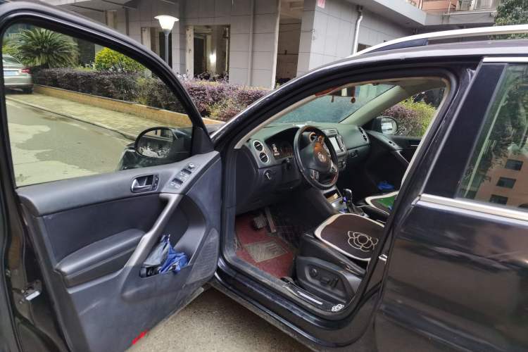 Used Volkswagen Tiguan 2012 2.0 TSI Automatic All-Wheel Drive Elite Edition Driver Seat