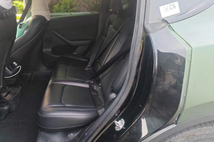 Used Tesla Model Y 2022 Long-Range All-Wheel-Drive Version Left Rear Seat