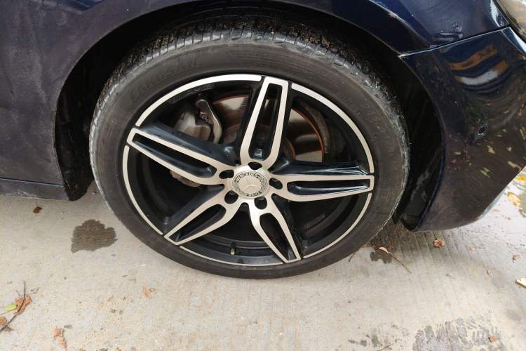 Used Mercedes-Benz E-Class 2017 E 200 Sport 4MATIC Right Front Wheel Hub