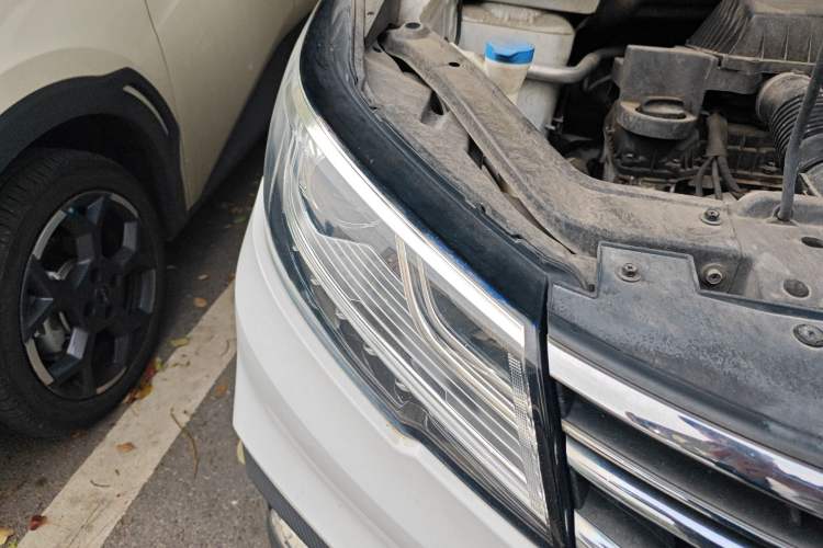 Used Roewe RX3 2018 1.6L Manual Flagship Edition Right Front Headlight