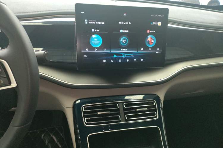 Used BYD Qin PLUS 2021 DM-i 55KM Flagship Model Audio And AC Panel