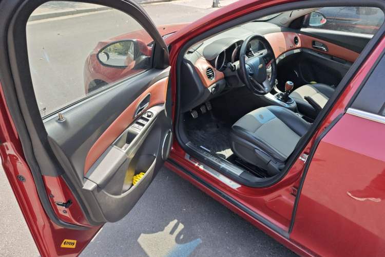 Used Chevrolet Cruze 2013 1.6L SE MT Driver Seat