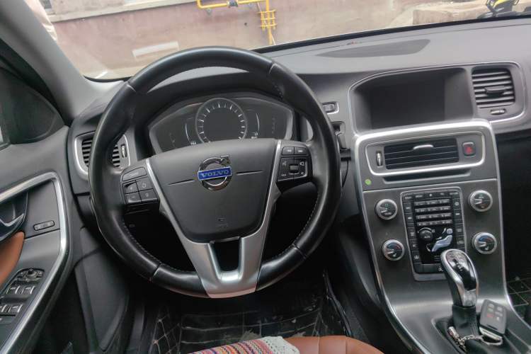 Used Volvo S60 2016 S60L T5 Intelligent Drive Edition Steering Wheel