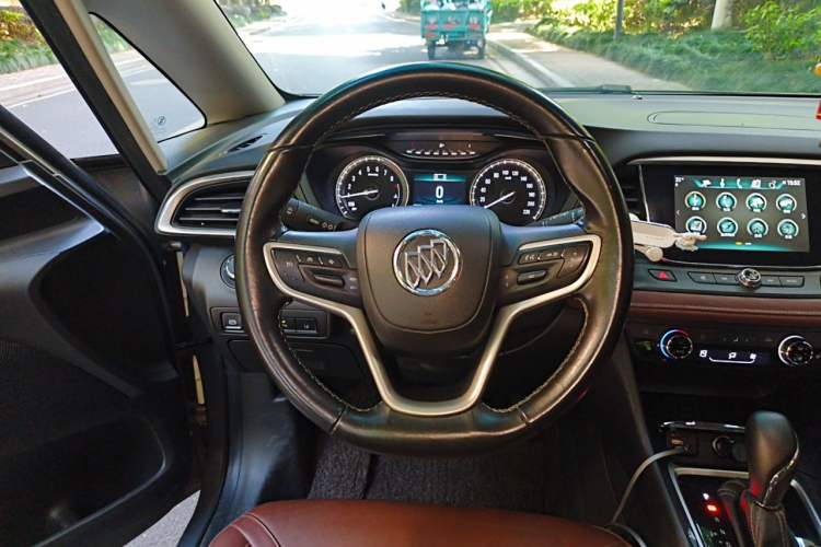 Used Buick GL6 2018 18T 6-Seater Prestige Model
