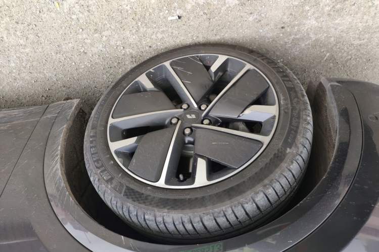 Used Li Auto L7 2023 Pro Model Exterior 4