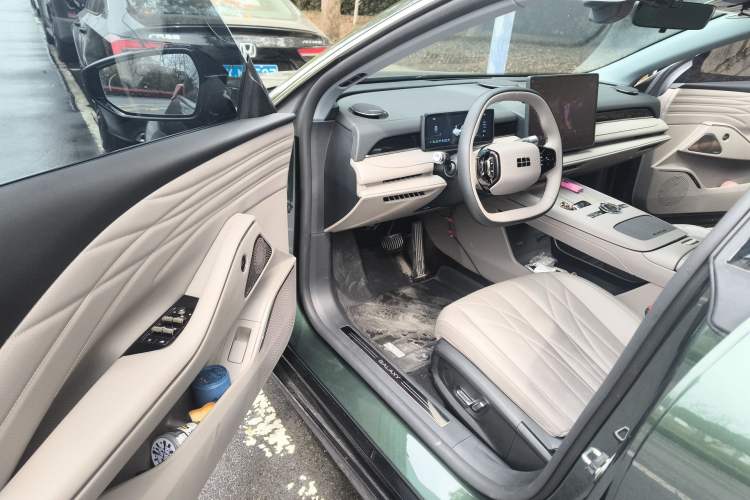 Used Geely Galaxy 8 2025 130km EM-i Deluxe Edition Driver Seat