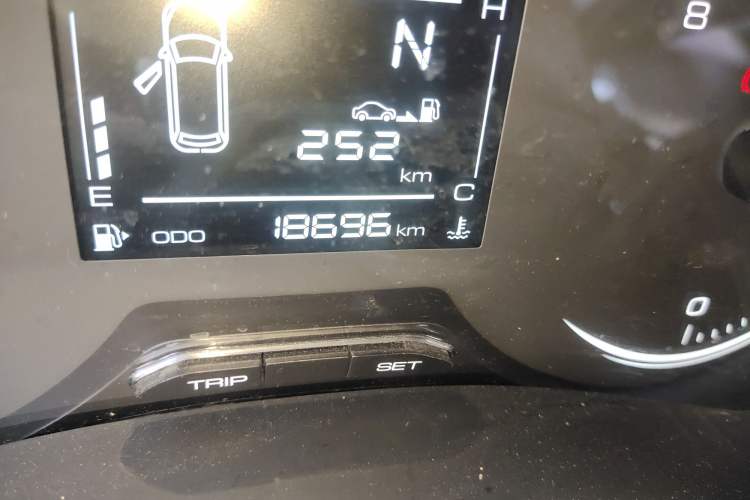 Used Wuling Jiachen 2022 1.5L Manual Enjoyment Elite Model Odometer Close Up