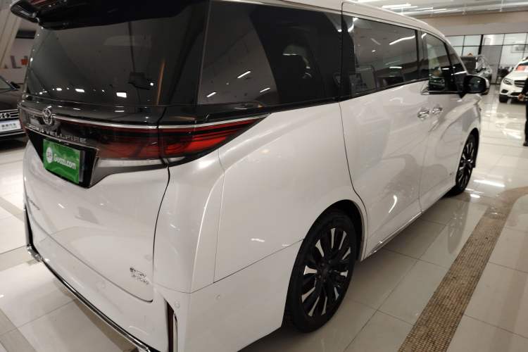 Used Toyota Vellfire 2024 Crown Dual-Engine 2.5L Ultimate Edition

