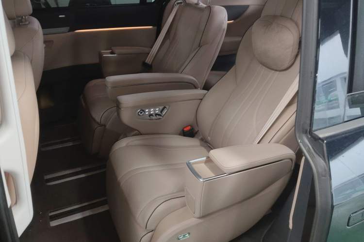 Used XPeng X9 2025 740 Ultra-Long Range Max
