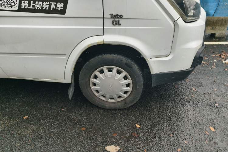 Used JMC Transit 2017 2.8T Commercial Version Short Wheelbase Mid-Roof 6/7/8-Seater JX493 Right Front Wheel Hub