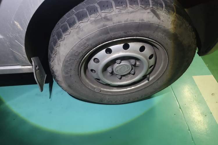 Used Dongfeng Xiaokang EC36 2021 Standard Model Ningde Times Battery Right Front Wheel Hub