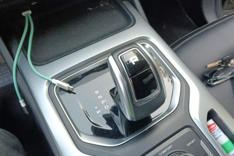 Used Geely Auto Haoyue 2020 1.8TD DCT Luxury 7-Seater Gear Lever