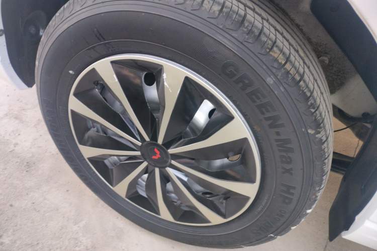 Used Wuling Zhengcheng 2021 1.5T Manual Luxury Version Right Rear Wheel Hub