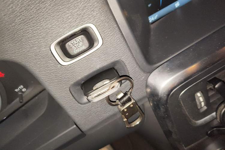 Used Volvo V60 2013 T5 Comfort Edition