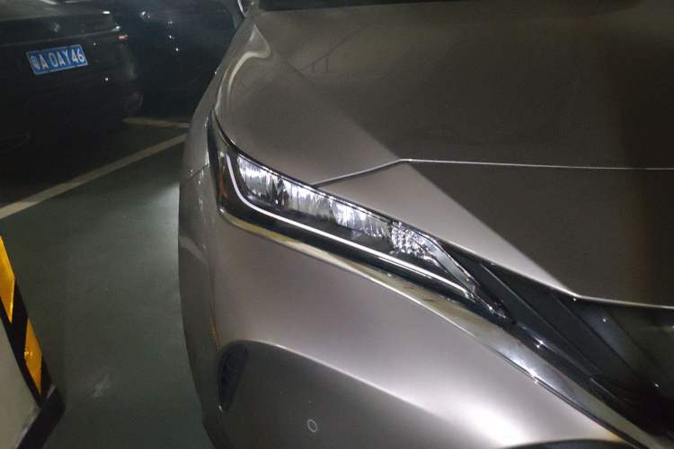 Used Toyota Harrier 2023 Dual-Engine 2.5L CVT Two-Wheel Drive Luxury Edition Right Front Headlight