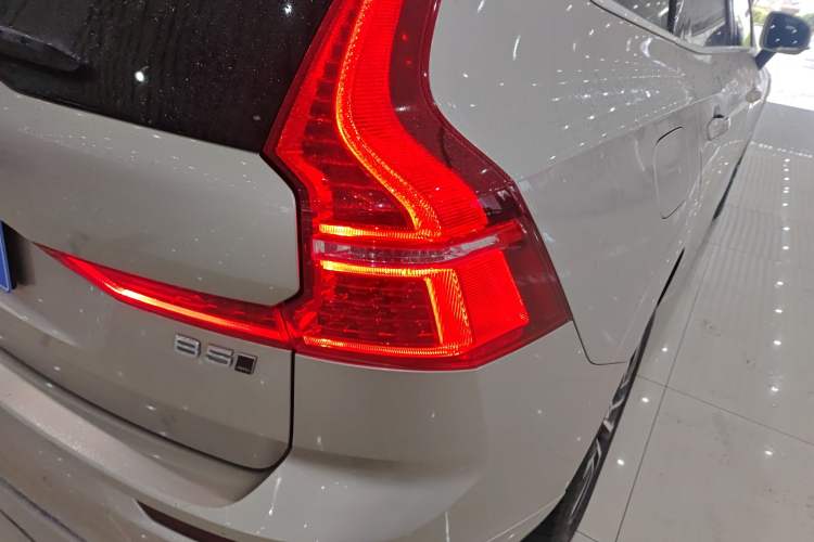 Used Volvo XC60 2023 B5 4x4 Smart Luxury Edition