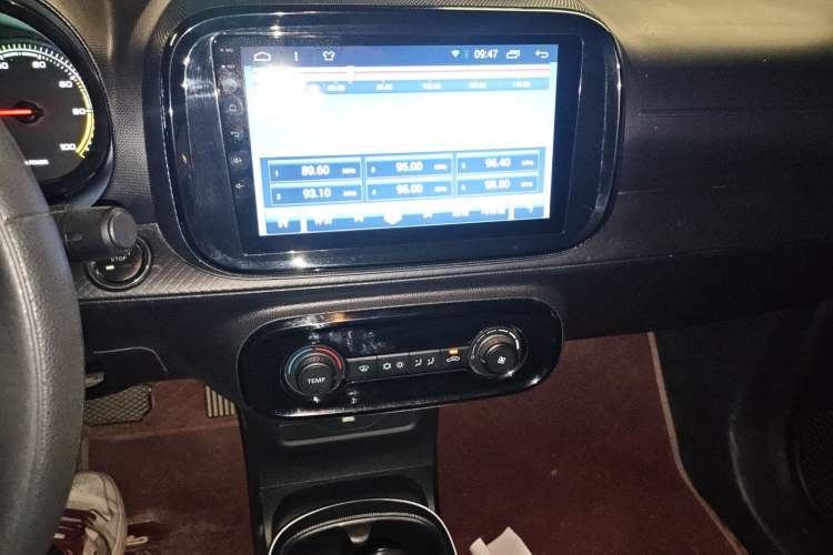 Used Roewe Clever 2022 311km QiQi BoBo Edition Audio And AC Panel