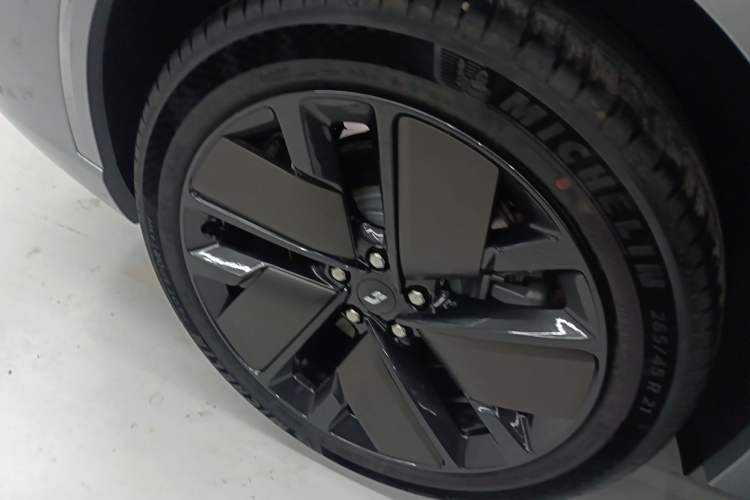 Used Li Auto L9 2025 Ultra Smart Refreshed Edition Right Rear Wheel Hub