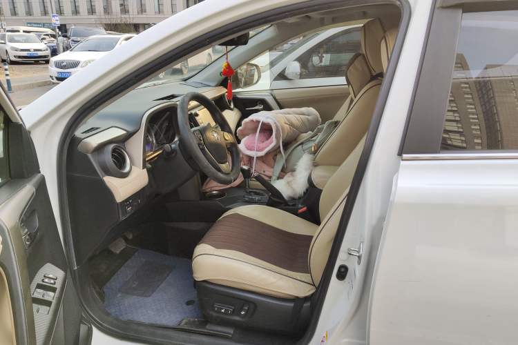 Used Toyota RAV4 2015 2.0L CVT Four-Wheel Drive New Edition