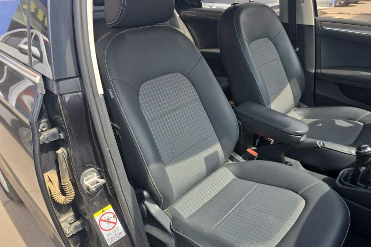 Used Volkswagen Santana 2016 1.6L Manual Comfort Edition Right Front Seat