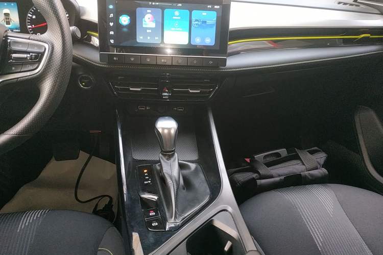 Used Roewe i5 2021 1.5L CVT Platinum Edition
