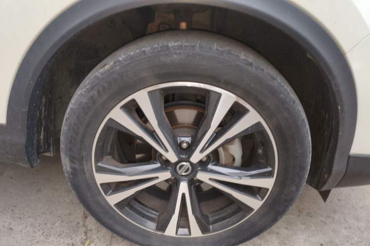 Used Nissan Qashqai 2019 2.0L CVT Luxury Edition Right Front Wheel Hub