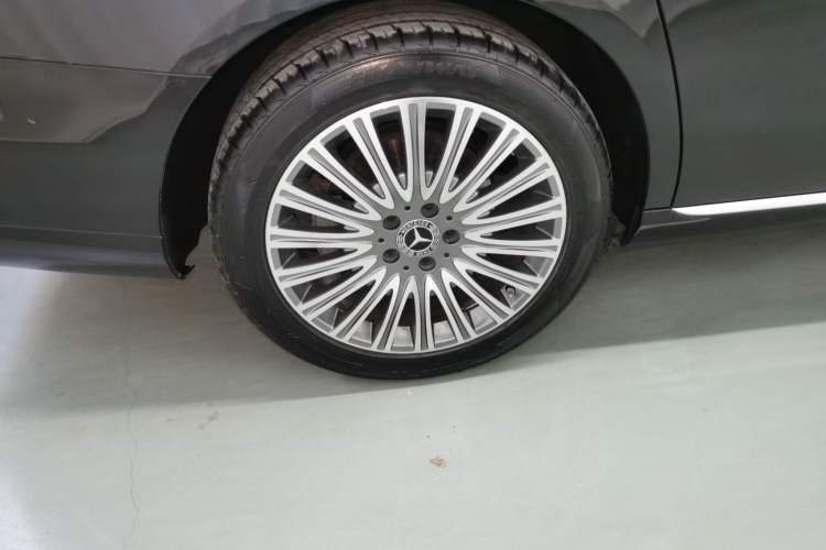 Used Mercedes-Benz E-Class 2023 Updated E 300 L Fashion Edition Right Rear Wheel Hub