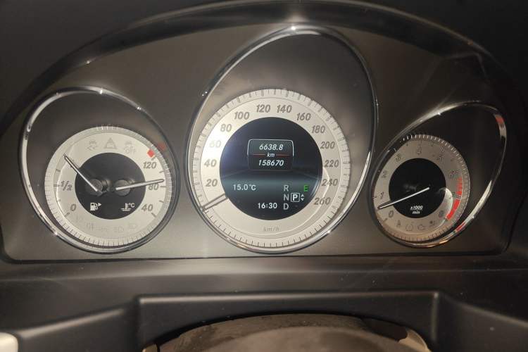 Used Mercedes-Benz GLK-Class 2013 GLK 300 4MATIC Dynamic Sunroof Model Odometer Close Up