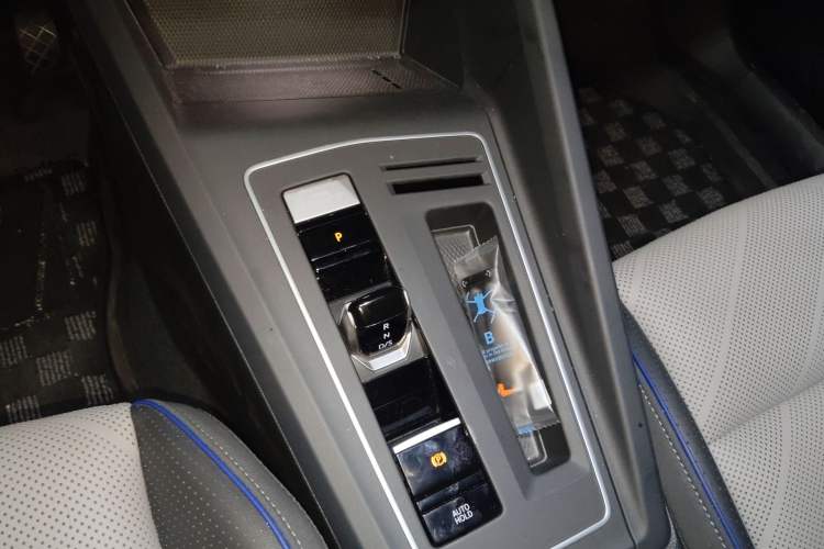 Used Volkswagen Golf 2025 Facelift 300TSI R-Line Gear Lever